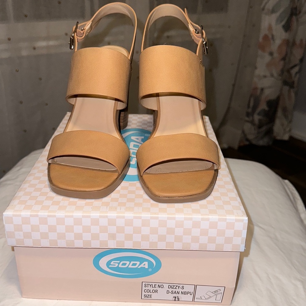 SODA DIZZY-S TAN HEELS